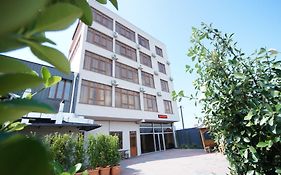 فندق 725